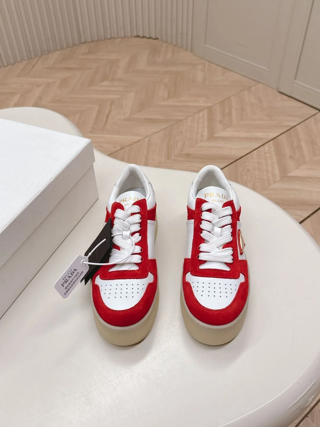 Versatile Prada Low Shoes 34142