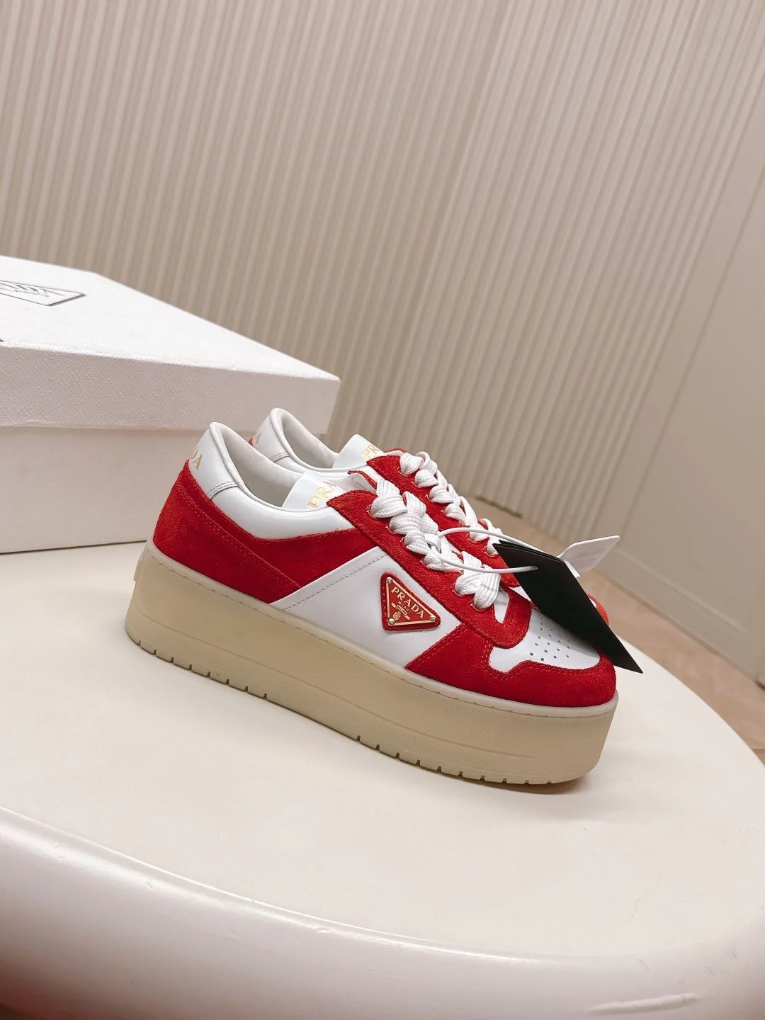 Versatile Prada Low Shoes 34142