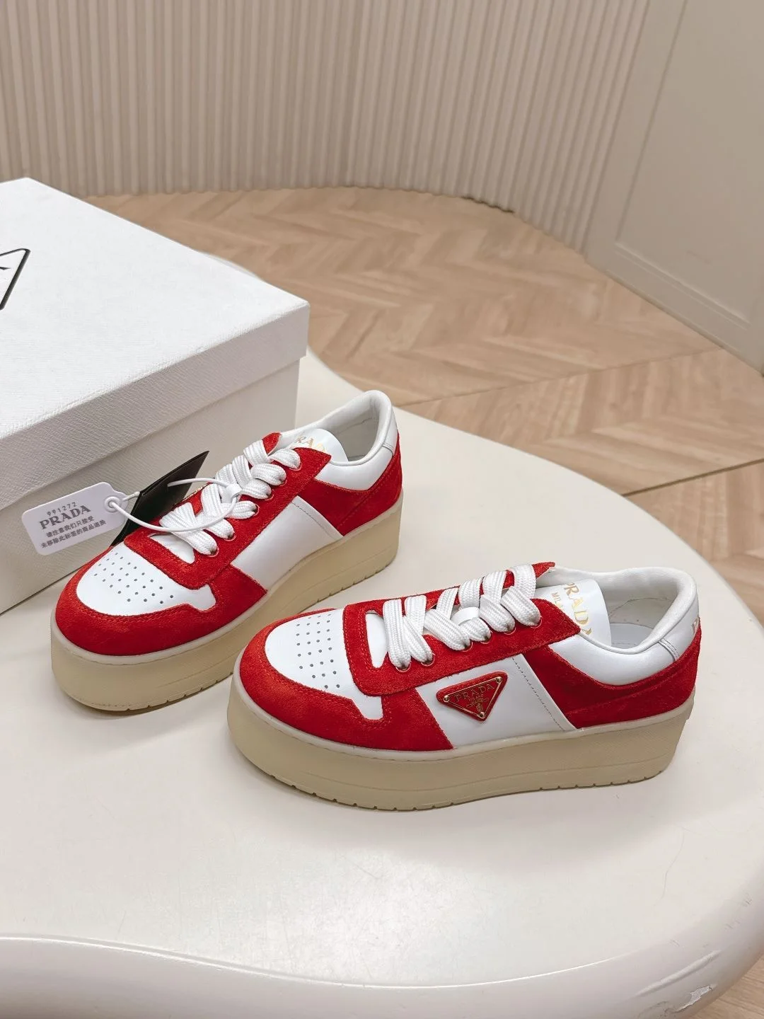 Versatile Prada Low Shoes 34142