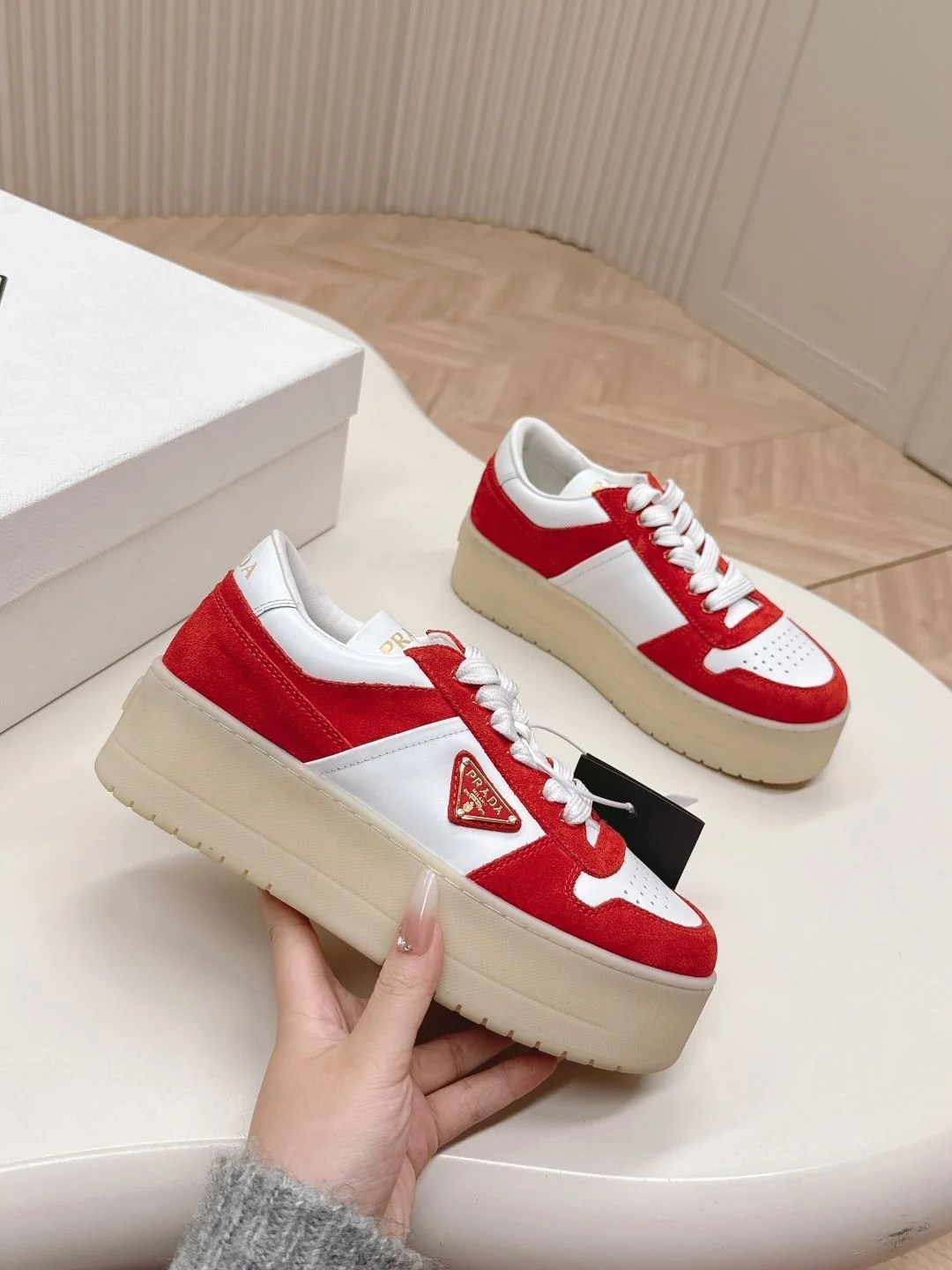 Versatile Prada Low Shoes 34142