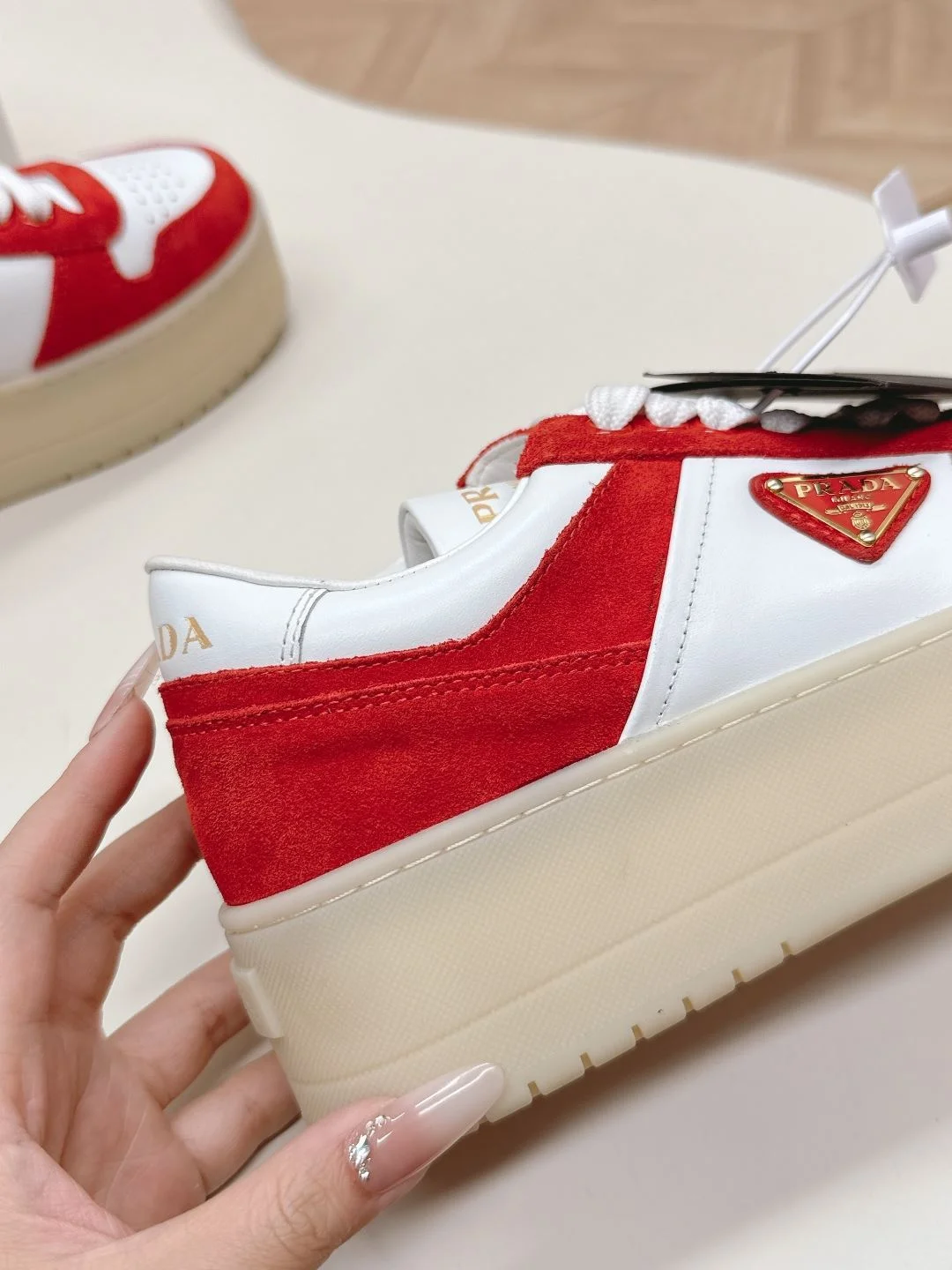 Versatile Prada Low Shoes 34142