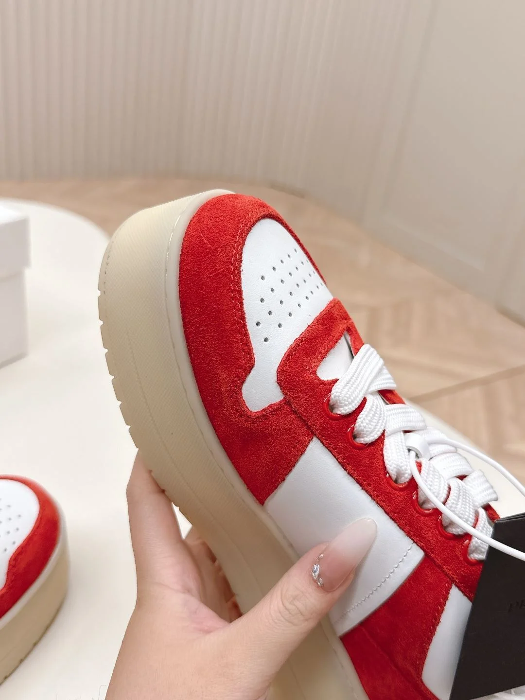 Versatile Prada Low Shoes 34142