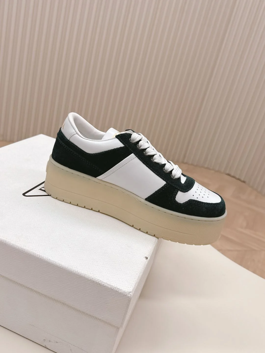 Prada Low Shoes Attractive 34125