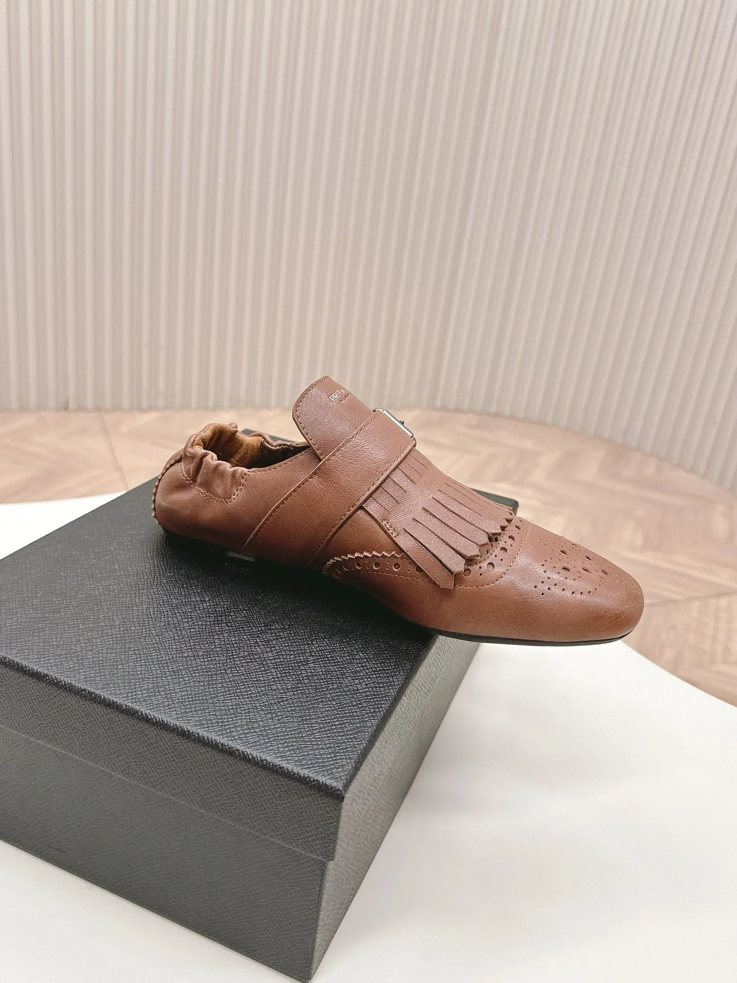 Prada Low Shoes Comfortable 34127