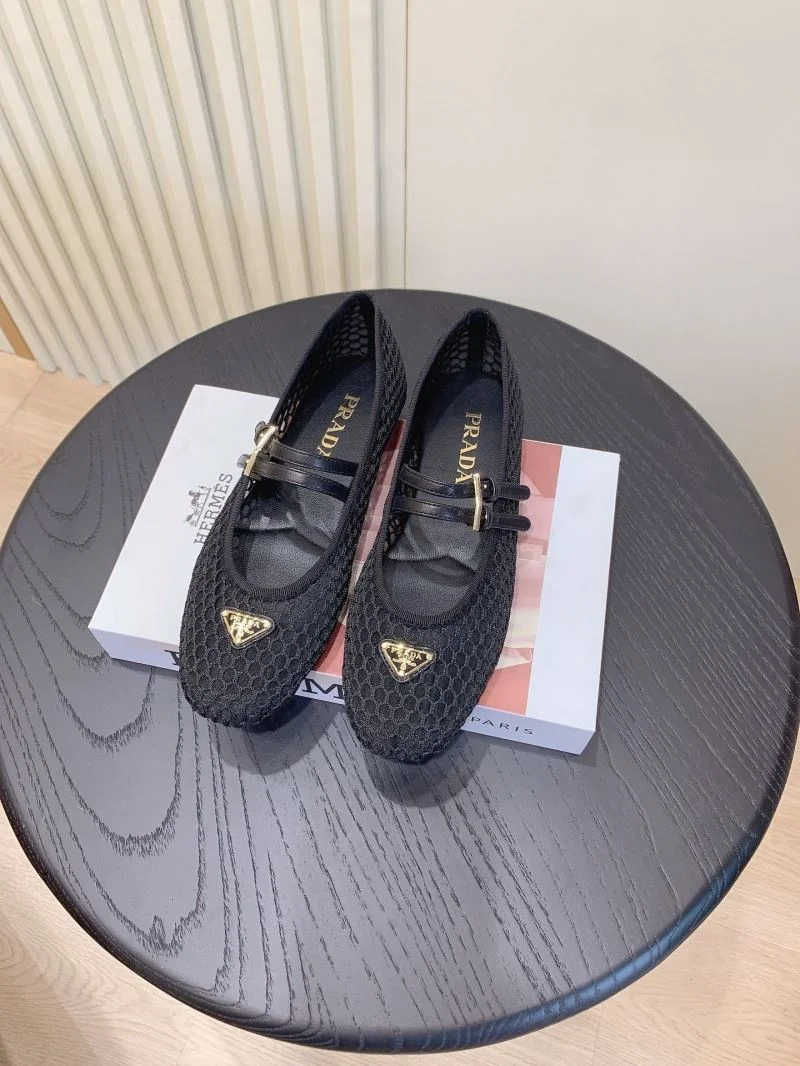 Prada Low Shoes Bold 34138