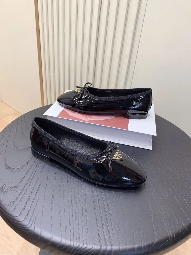 Seasonal Prada Low Shoes 34117