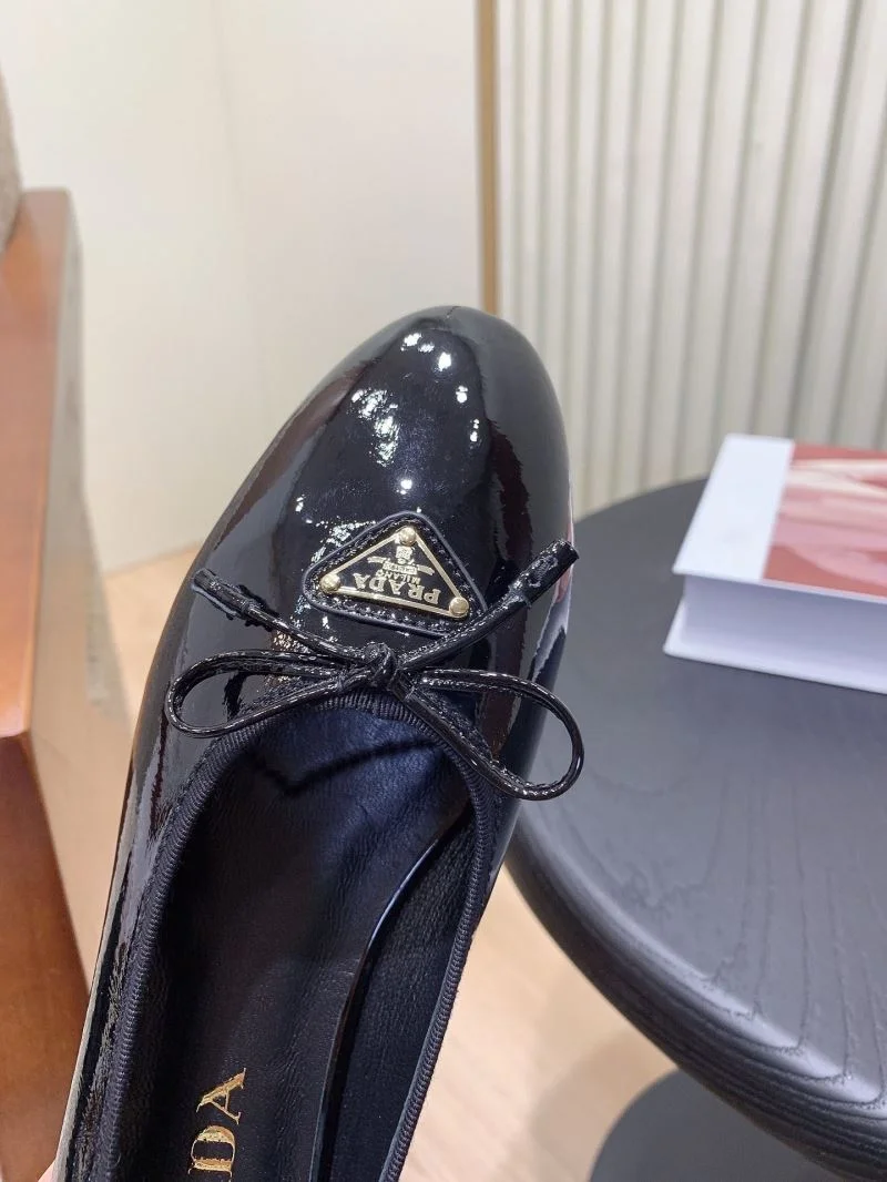 Seasonal Prada Low Shoes 34117