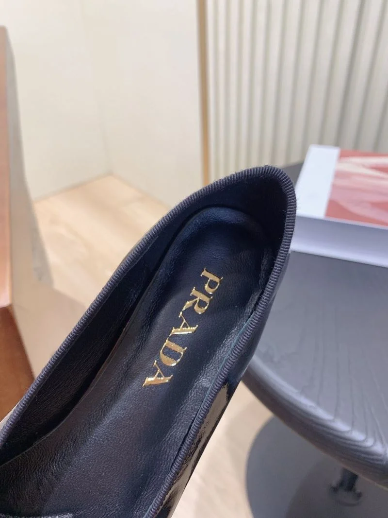 Seasonal Prada Low Shoes 34117