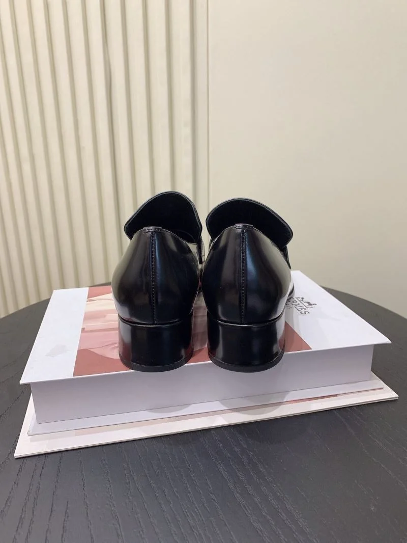 EyeCatching Prada Low Shoes 34134