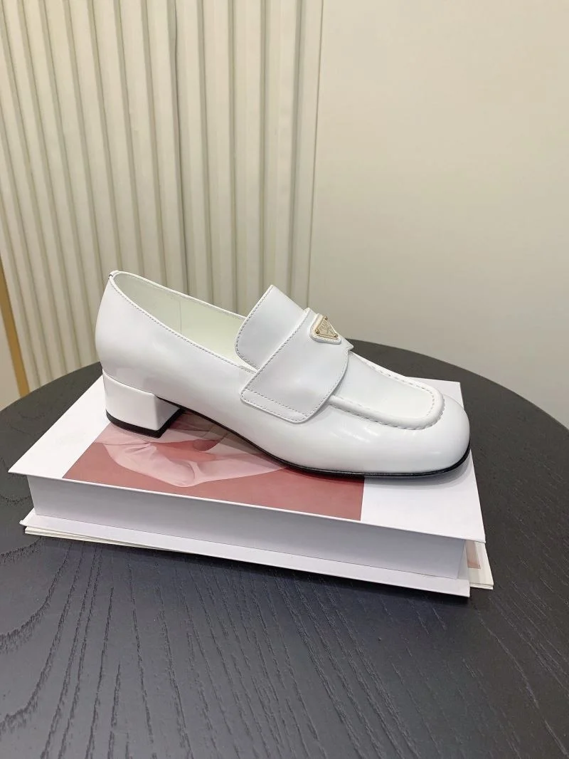 Prada Low Shoes Effortless 34137