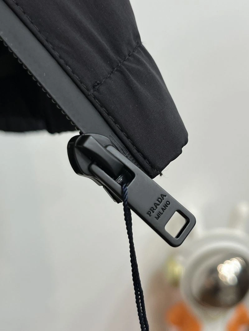 ZipUp Prada Outwear 171694