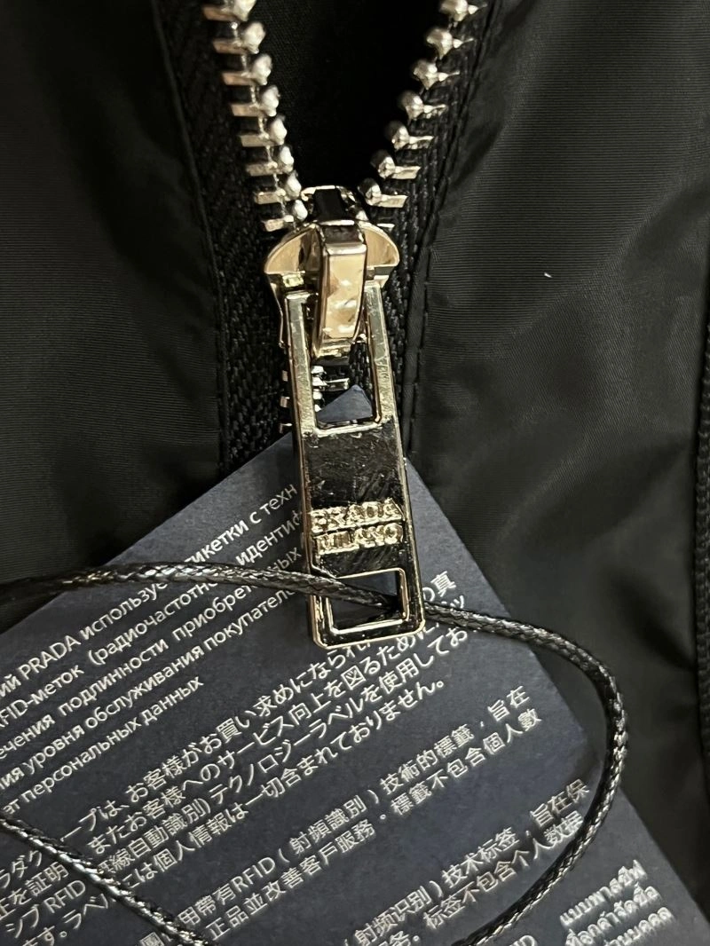 Prada Outwear TimelessDesign 171012