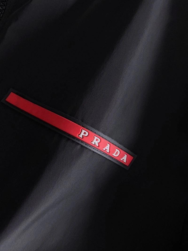 Effortless Prada Outwear 171046