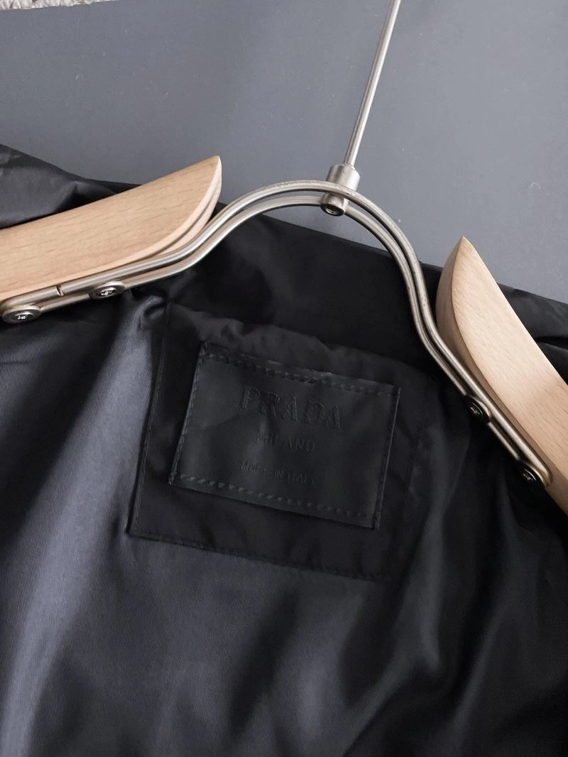 Effortless Prada Outwear 171046