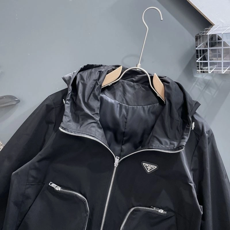 Durable Prada Outwear 170952