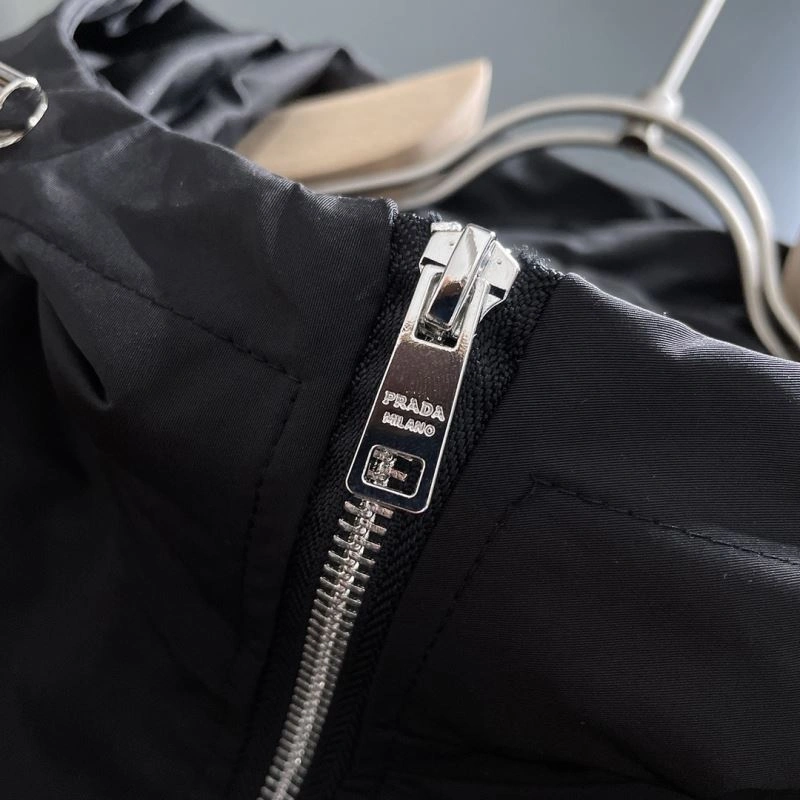 Durable Prada Outwear 170952
