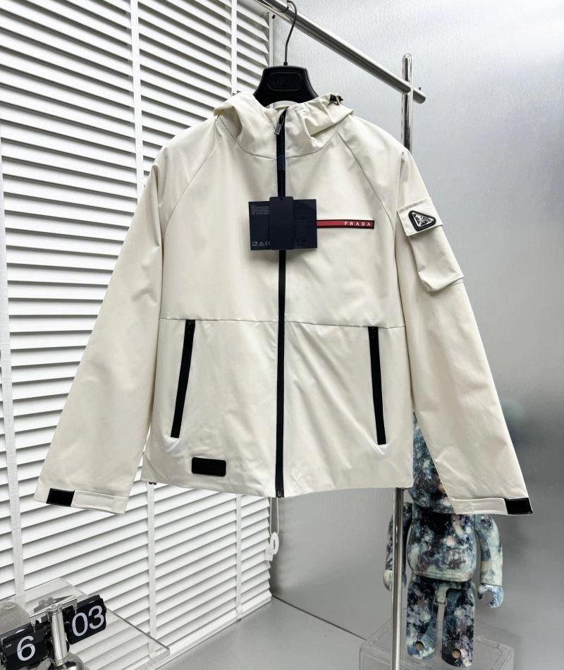 Durable Prada Outwear 170837