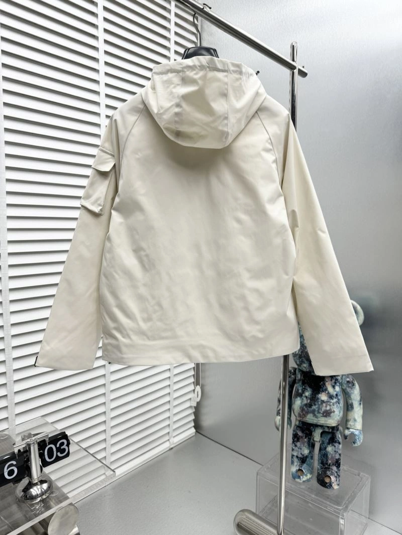 Durable Prada Outwear 170837