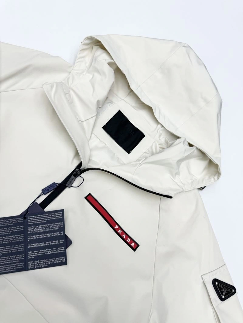 Durable Prada Outwear 170837