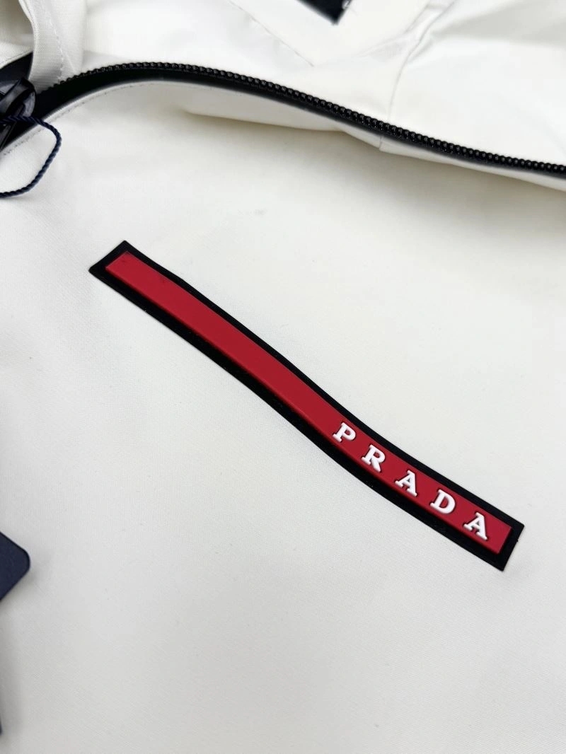 Durable Prada Outwear 170837