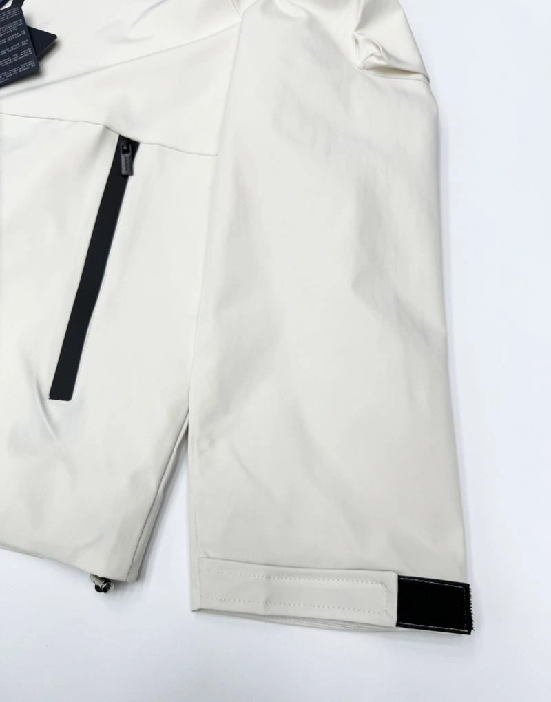 Durable Prada Outwear 170837