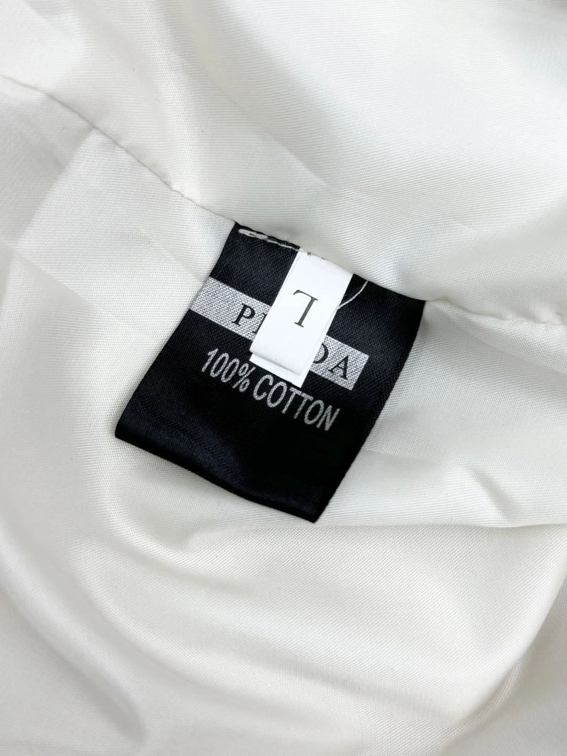 Durable Prada Outwear 170837