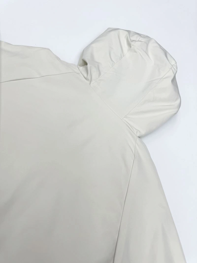 Durable Prada Outwear 170837