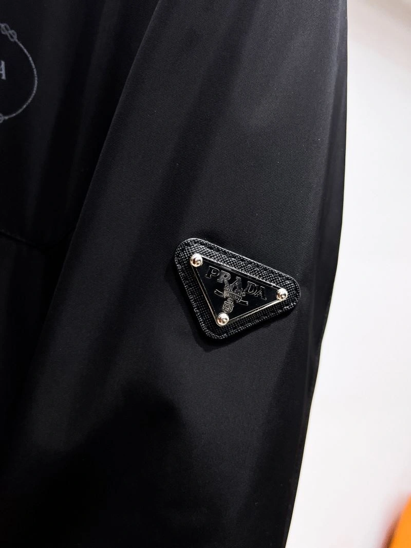 Prada Outwear WellDesigned 170368