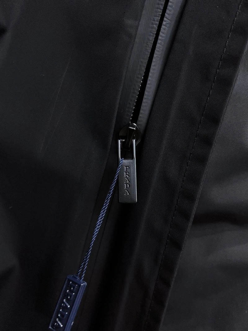 Prada Outwear WellDesigned 170368