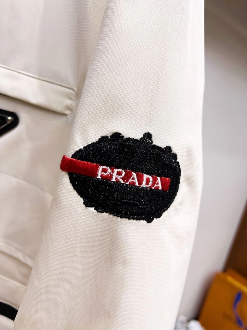 Fashionable Prada Outwear 170348