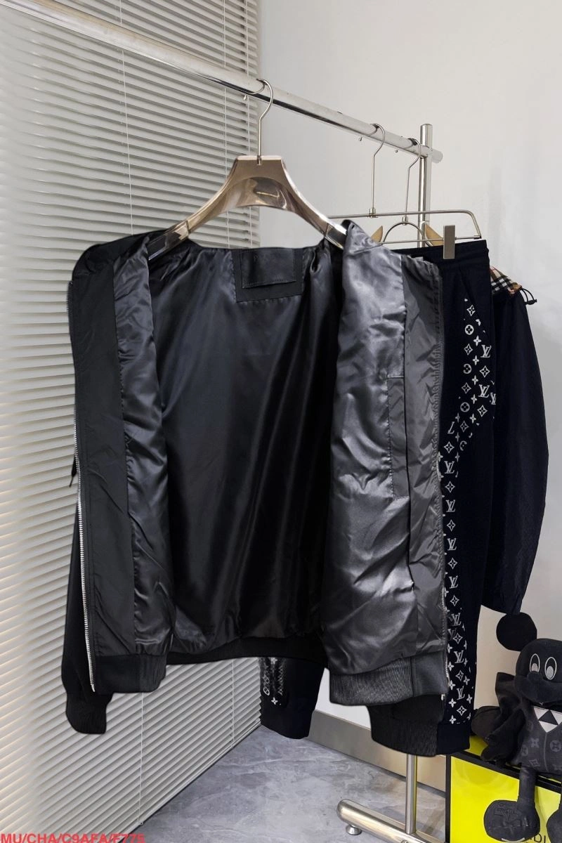 Prada Outwear Fashionable 170338