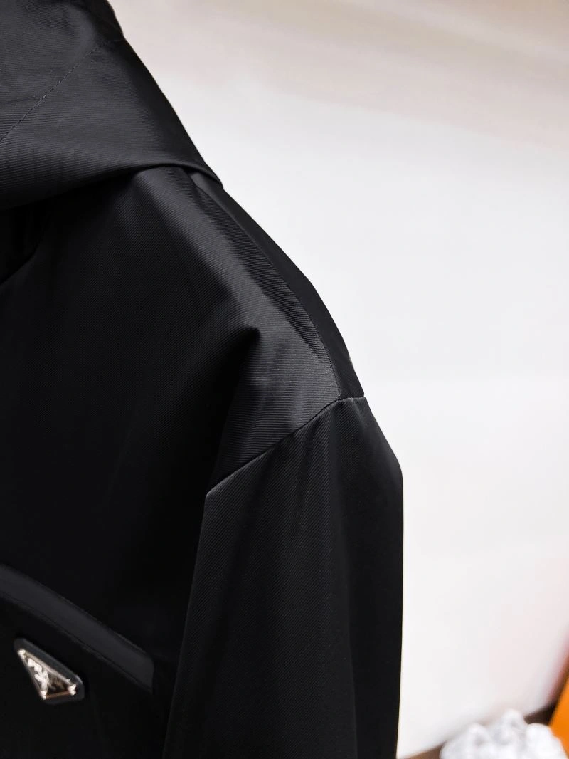 Prada Outwear Chic 170336