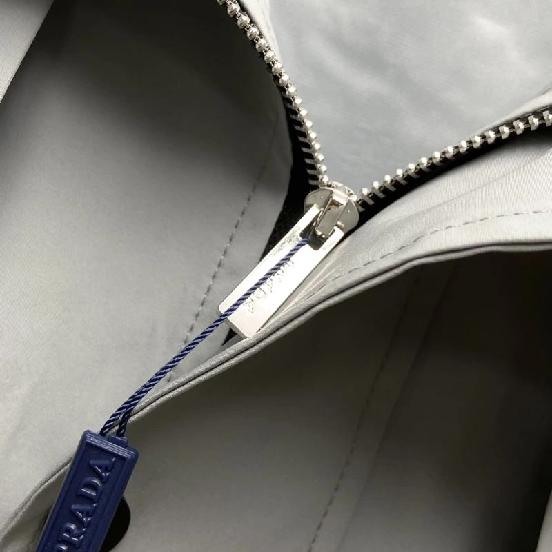 Snug Prada Outwear 170302