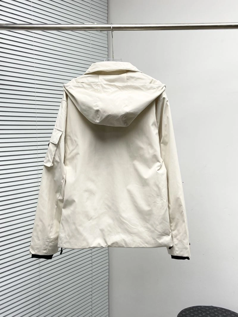 Practical Prada Outwear 170294