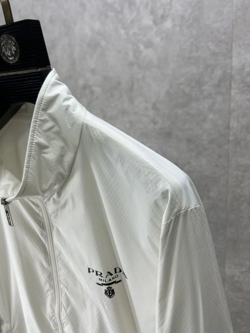 Practical Prada Outwear 170264