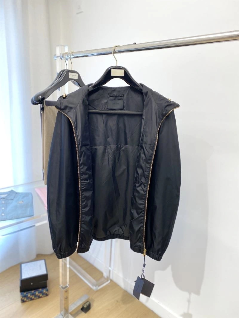 Vibrant Prada Outwear 170227