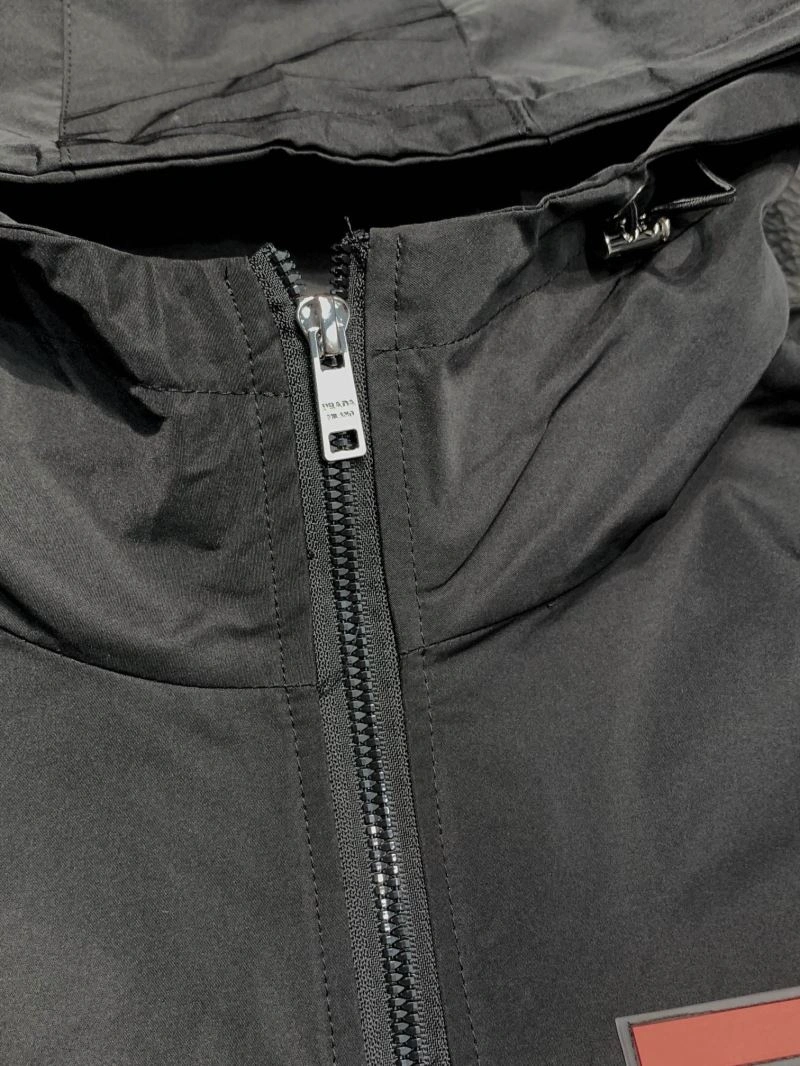 Prada Outwear Unisex 170170