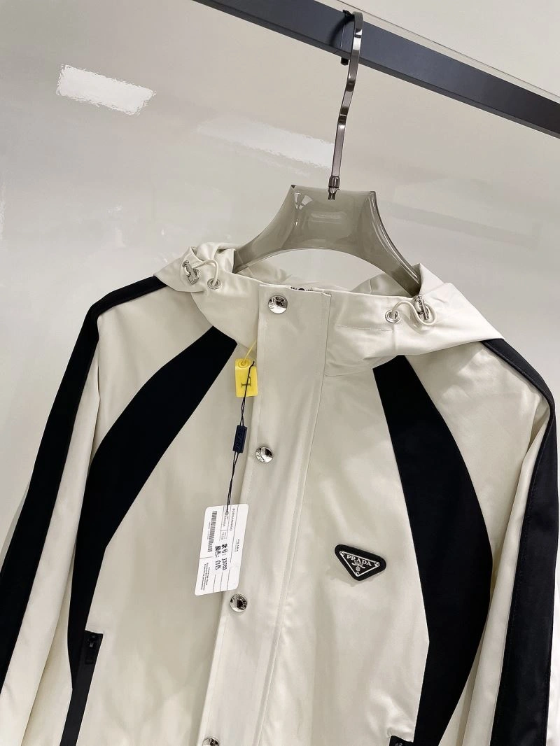 Comfortable Prada Outwear 170096