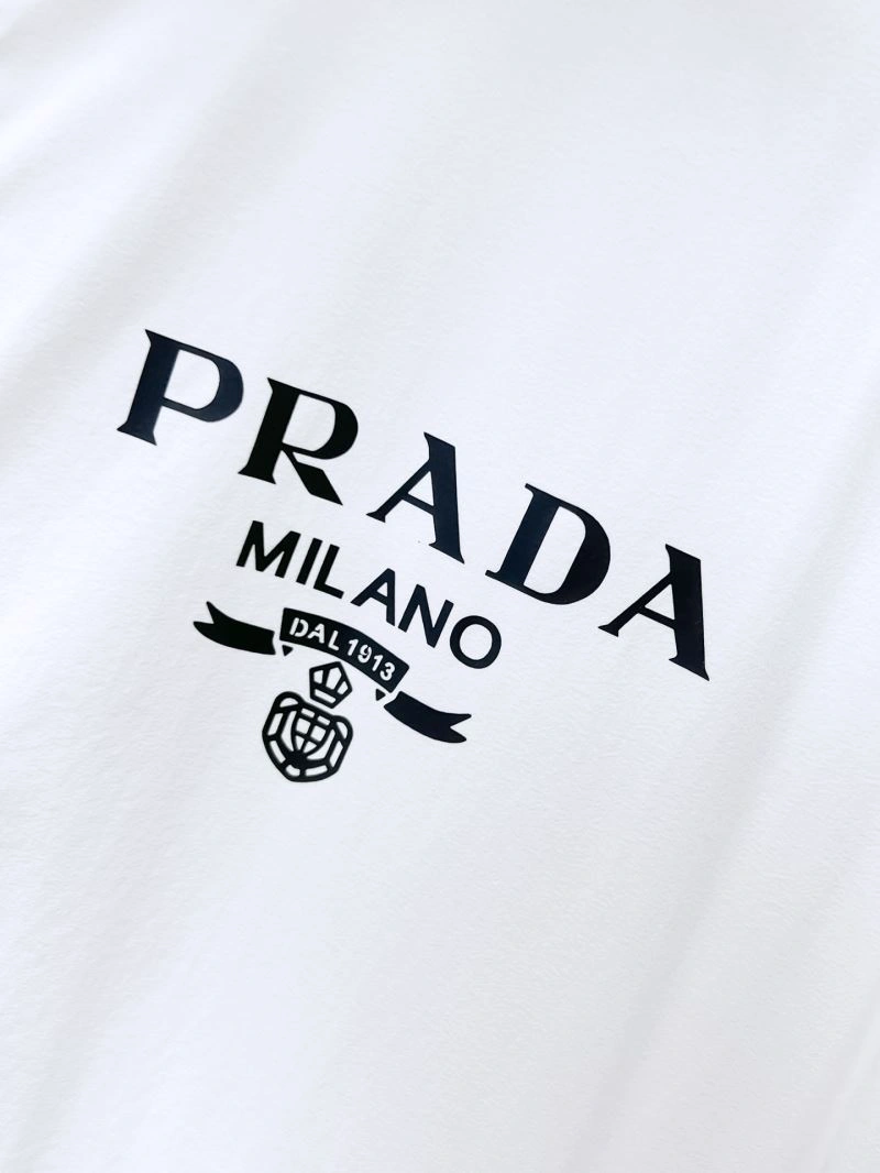 Durable Prada Outwear 170063