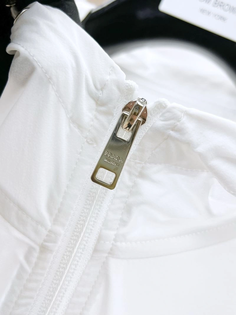 Durable Prada Outwear 170063