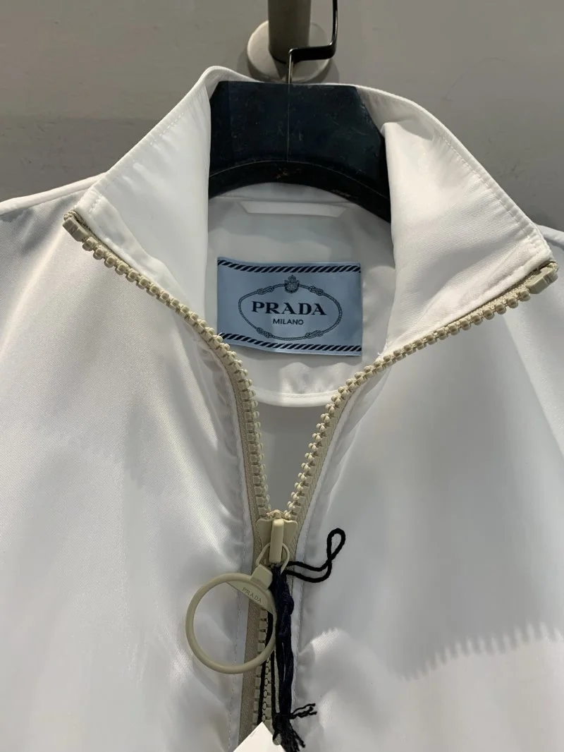 MultiPurpose Prada Outwear 165888