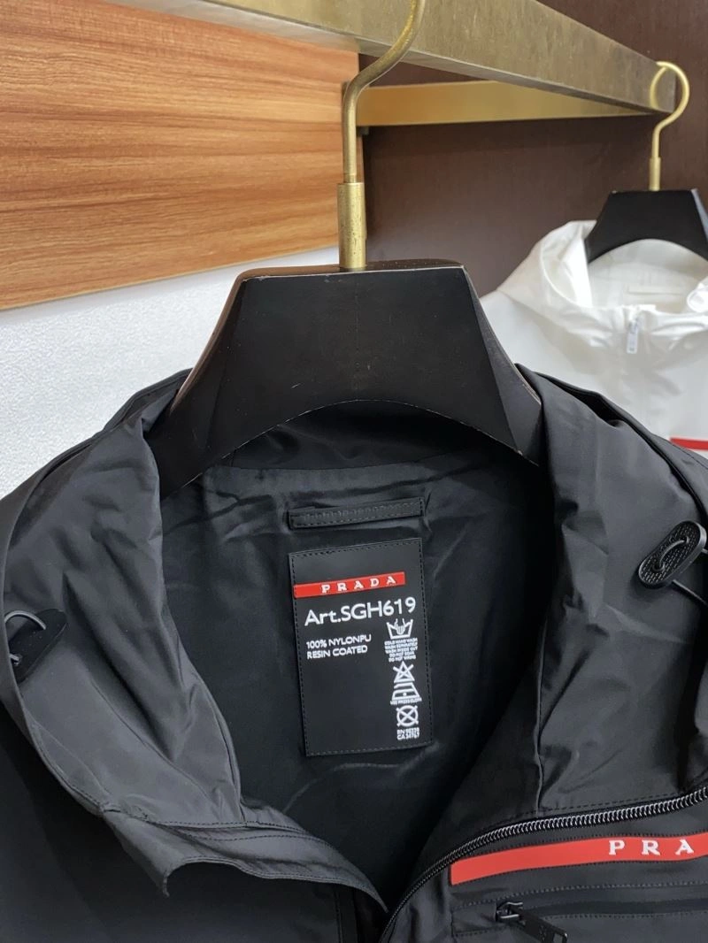 Durable Prada Outwear 169447