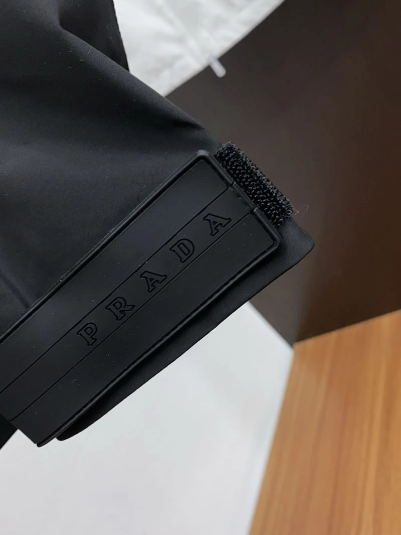 Durable Prada Outwear 169447