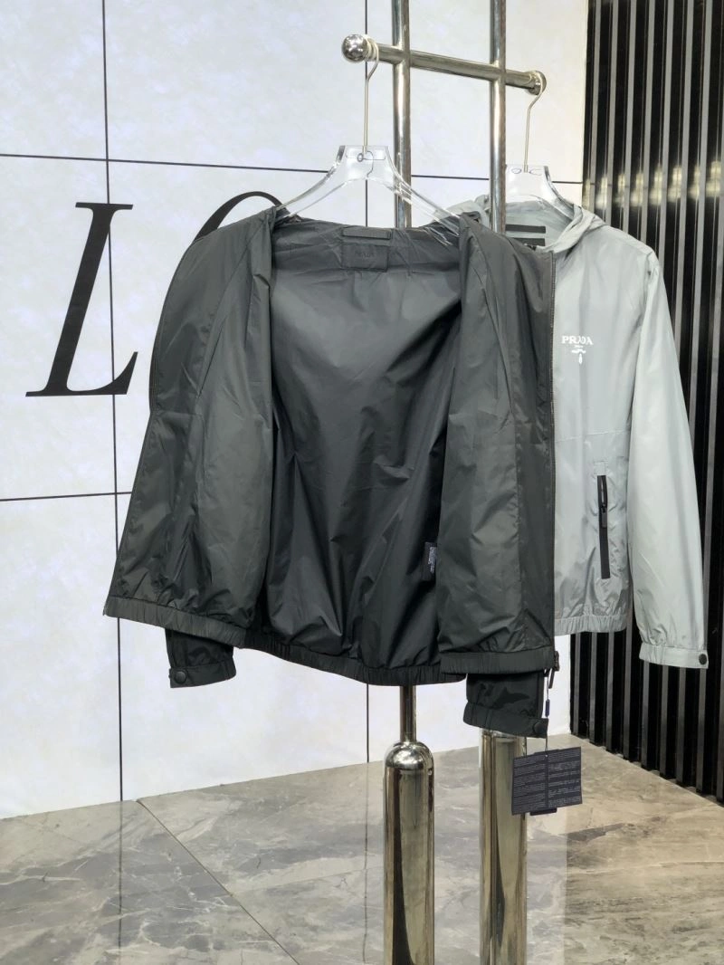 Snug Prada Outwear 169418