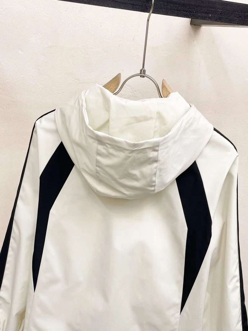 Breathable Prada Outwear 169406