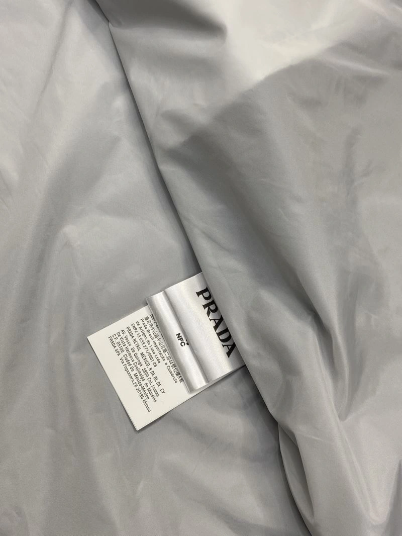 Durable Prada Outwear 168805