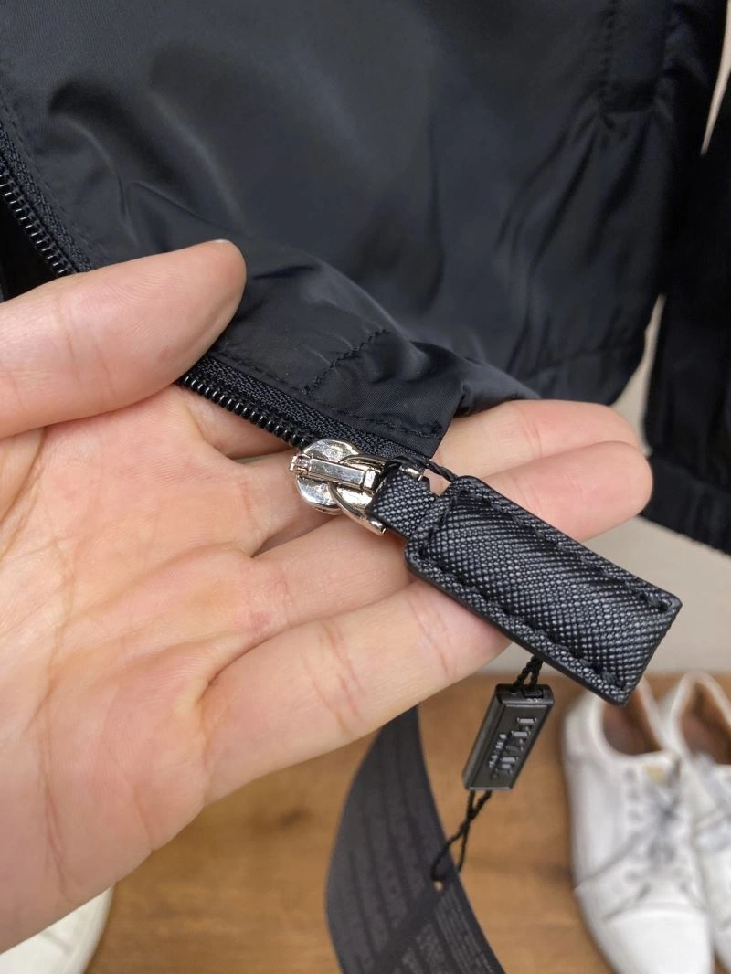 Durable Prada Outwear 168857