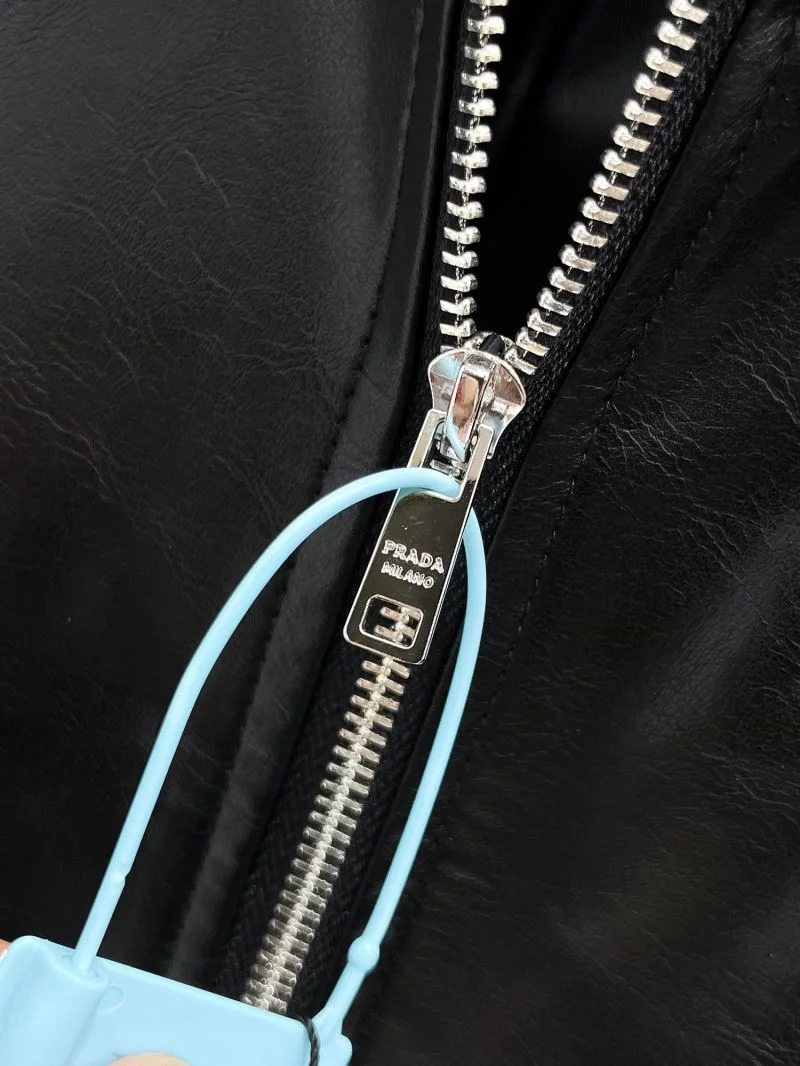 Durable Prada Outwear 168166