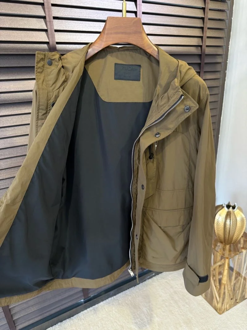 Resilient Prada Outwear 168068