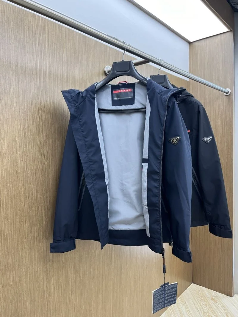 Stretchable Prada Outwear 168063